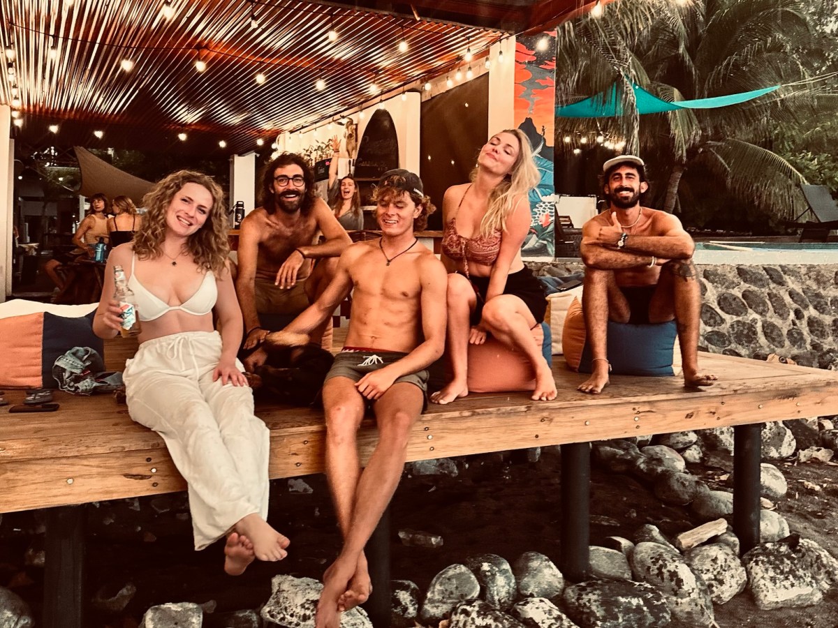 How to Make Friends While Solo&nbsp;Traveling